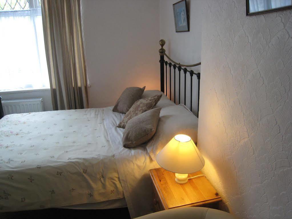 The Kenmore Guest House Llandudno Esterno foto